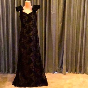 Victor Costa Lace Evening Gown